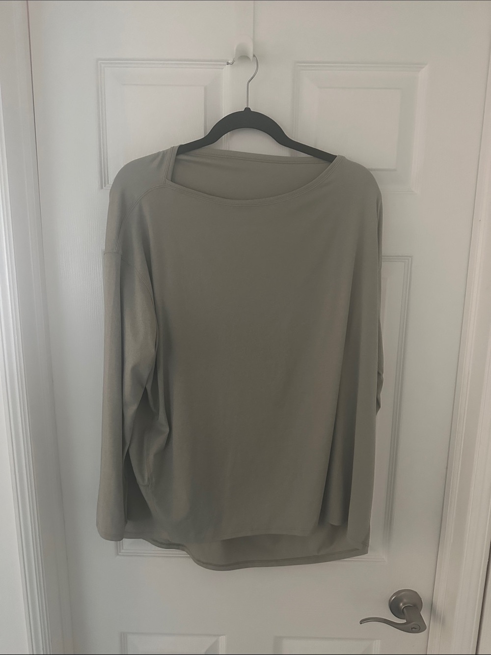 Lululemon Women's Beige Relaxed Long-Sleeve Top Approx Size 14/16